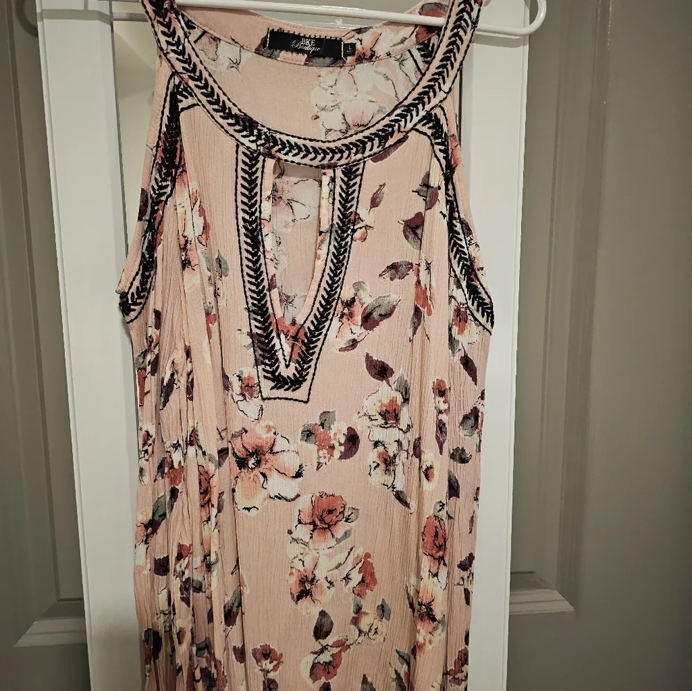 BKE Buckle pink flower top - Picture 4 of 4